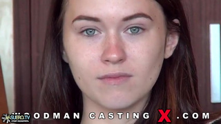 Вудман поимел похотливую брюнетку с пирсингом и татушками